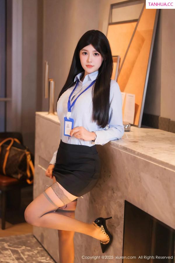   [XiuRen]高清写真图 2025.06.20 No.10440 余安安 OL服饰第4张图片